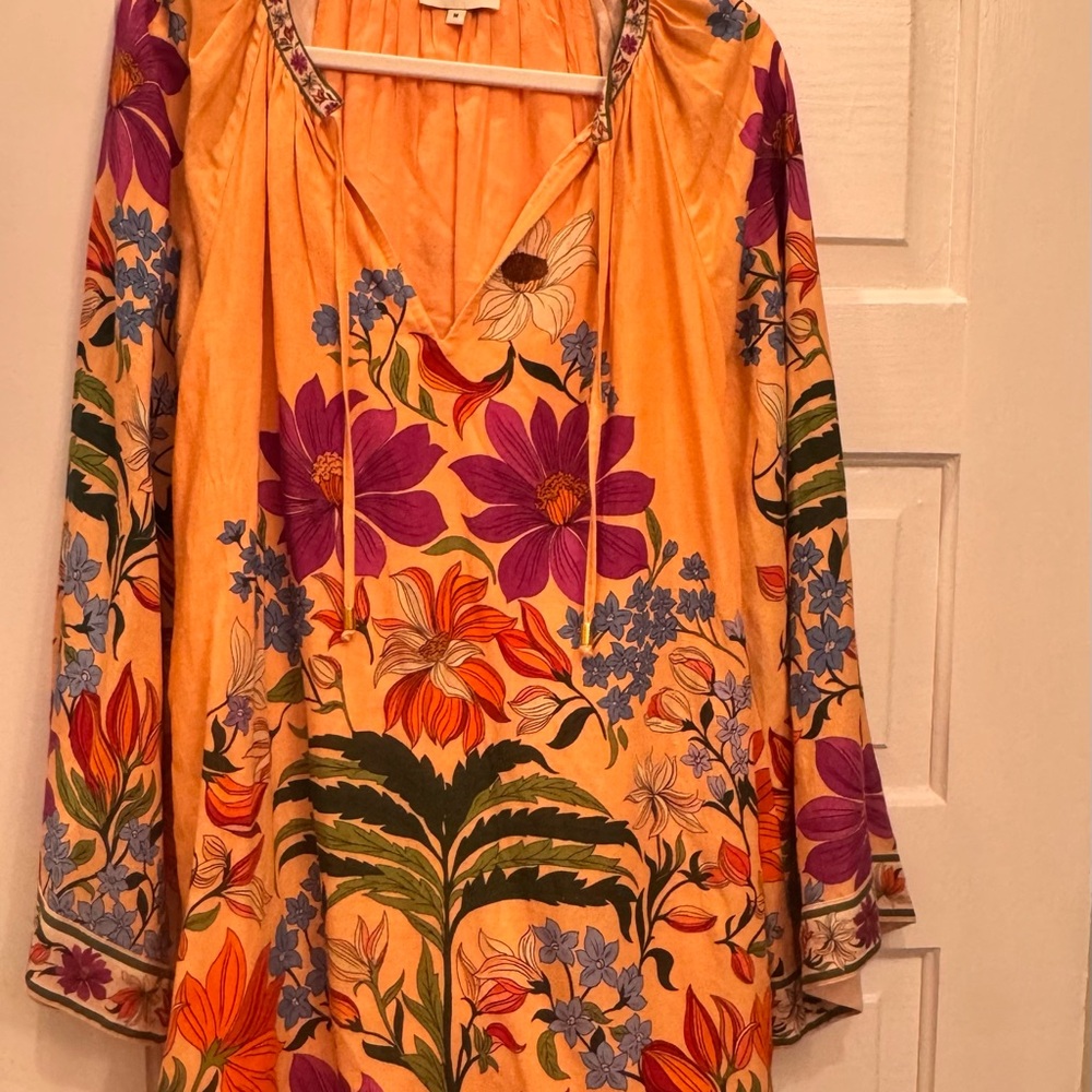 Elizabeth and James Orange Red Graphic Bell Sleeve Tunic. Worn once. On website